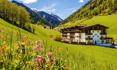 Racines, Bolzano: fino a 7 notti in pensione ¾ con Spa, Skipass o a scelta buono Wellness per 2 all’Hotel Almina