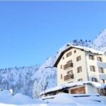 Dolomiti, Passo Falzarego: camera in mezza pensione e ski bus all’Hotel Al Sasso di Stria – Prezzo a persona